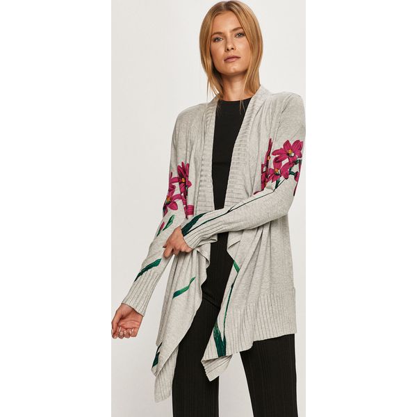 Krása svetrov a kardigánov